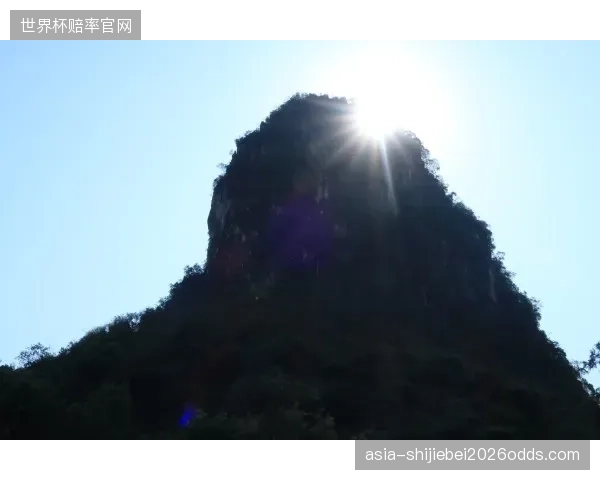 广西阳朔岩场完成首批UIAA标准保护站升级，清退不合规的民间自建锚点